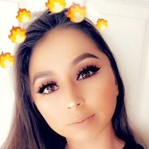 Meet your Posher, Estela